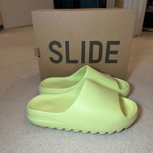 Yeezy Slides Glow Green main image 8